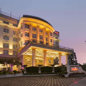 Отель Ramada Plaza By Wyndham, Chandigarh, Zirakpur